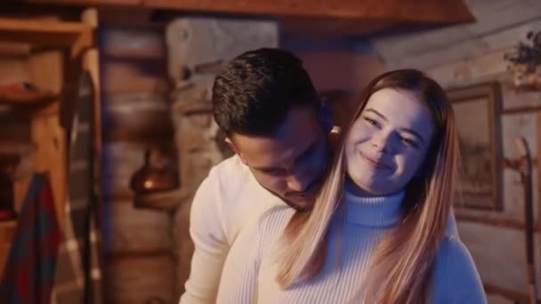 Feliz pareja multirracial abrazando y jugando con el juguete del avión. Padres jóvenes esperando bebé — Vídeos de Stock