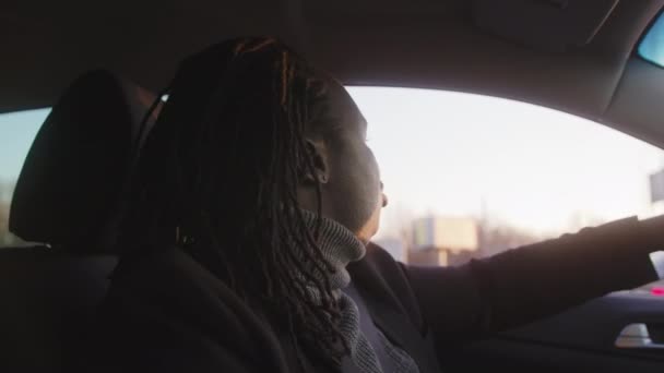 Portrait of african american black man driver in cauth in the traffic jam — Stock Video