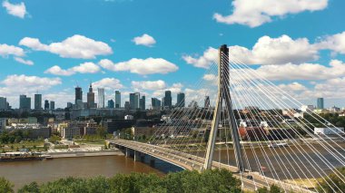 Swietokrzyski Köprüsü ve Varşova Panoraması