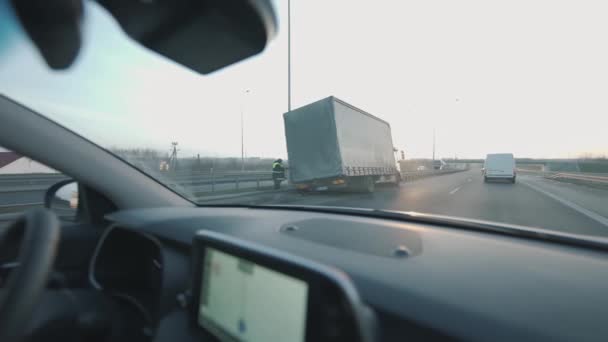 トラック事故による高速道路の運転者 — ストック動画