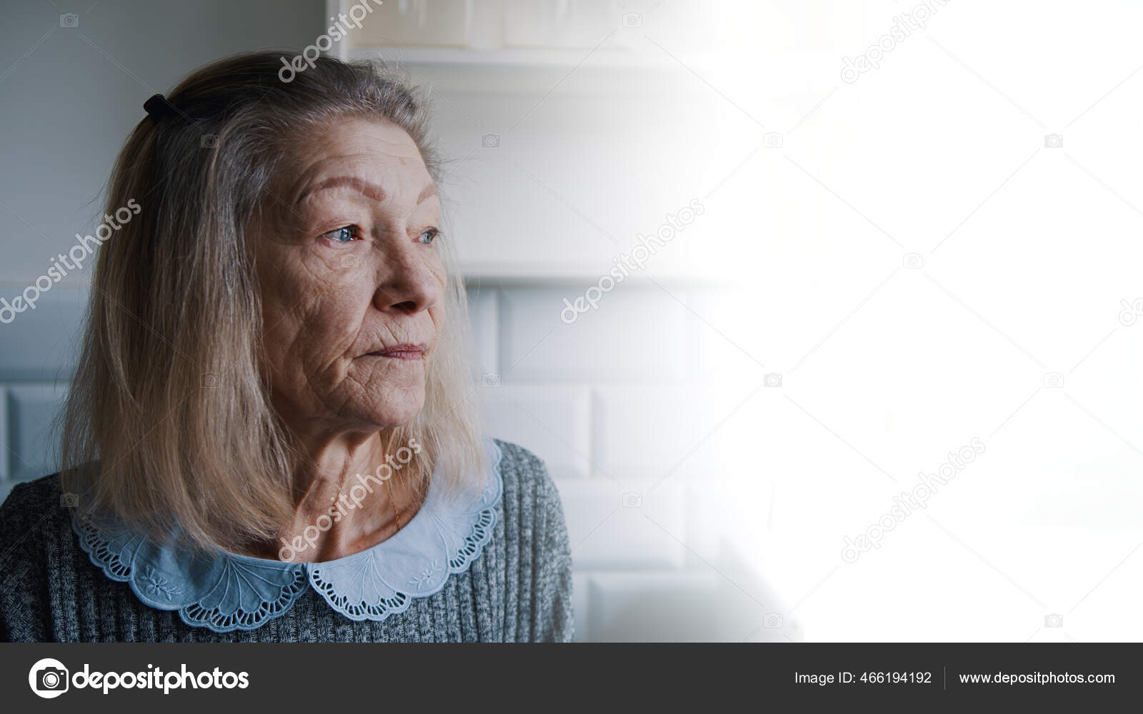 Banco de imagens : homem, pessoa, Preto e branco, fotografia, velho,  masculino, coração, tristeza, meditar, humano, Trevas, azul, monocromático,  crânio, globo, triste, cara, Olhos, dentro, misterioso, meditação, solidão,  psicologia, crise, expressão ..., image size:1600x1000