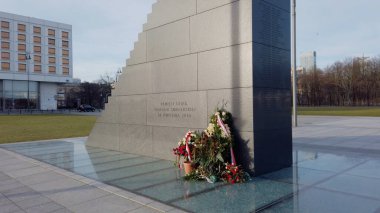 Plac Pilsudskiego 'daki Smolensk Trajedi Anıtı