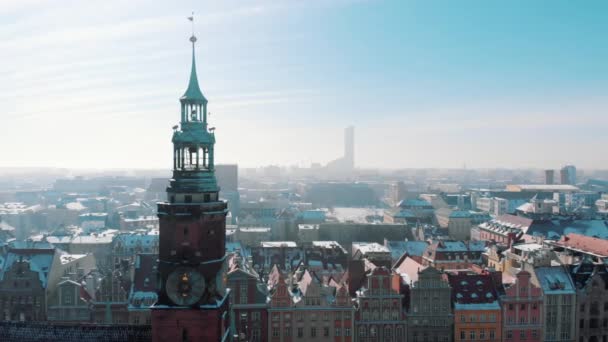 Aerial View of the historic city center - Stary Rynek square and old market square — Vídeo de stock