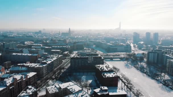 Aerial view of the snow-covered street in the city of Wroclaw. Vehicles running on the bridge — Wideo stockowe