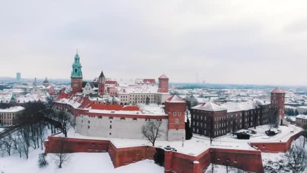 Panoramic view of Wawel Royal Castle located in central Krakow, Poland — Wideo stockowe
