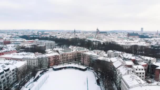 Drone footage of Krakow, Poland, with royal Wawel castle during the winter season — Wideo stockowe