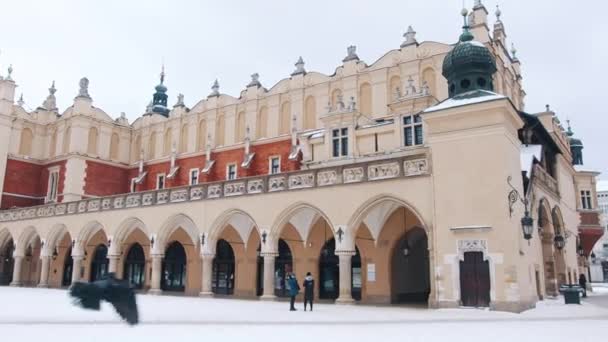 Panoramic View of Sukiennice Museum, a huge market hall in the middle of Main Square — стоковое видео