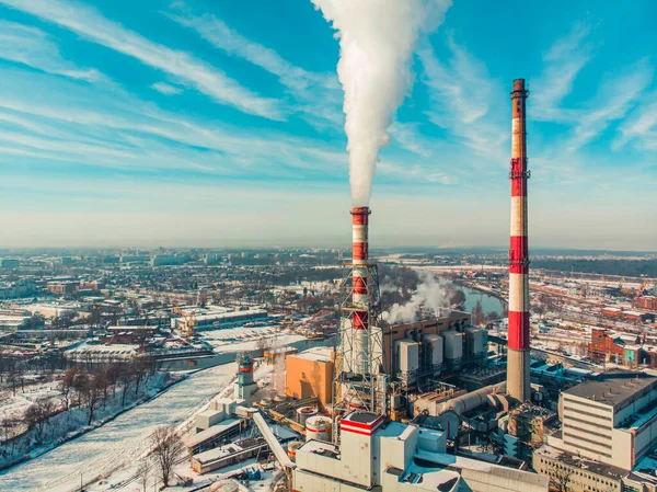 Βιομηχανική περιοχή του Wroclaw - καπνός βγαίνει από τις καμινάδες του σταθμού ηλεκτροπαραγωγής — Φωτογραφία Αρχείου