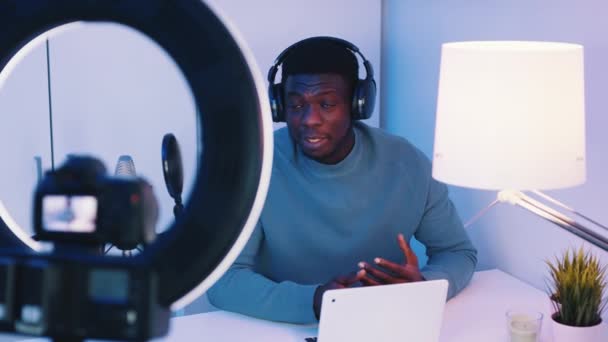 Camera Screen Showing A Man Wearing Headphones Talking While Looking At The Camera — Stock Video