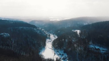 Krakow 'daki Ojcow Ulusal Parkı veya Ojcowski Parkı Narodowy Karla Kaplanmış Bölgesi