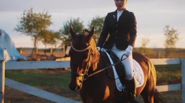 Kumsal Parkour 'unda, Karanlık Körfez Atı' na binen rekabetçi Atlı Kadın