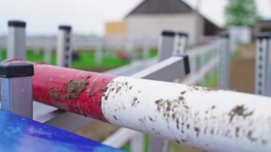 At Çiftliğinde Ahşap Çit - Ata Binme Yarışması için Sandy Parkour