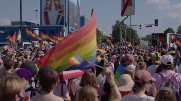 ΛΟΑΤΚΙ Community Pride Parade συνεχίζεται στη Βαρσοβία, Πολωνία - LGBTQ Rights — Αρχείο Βίντεο