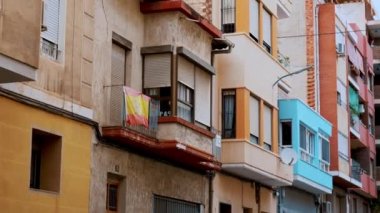 Daire Balkonları Renkli Balkonların Gündüz Görünümü 