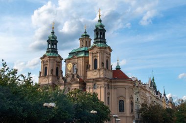 Çek Cumhuriyeti Prag 'daki Eski Şehir Meydanı' nda güzel bir kilise.