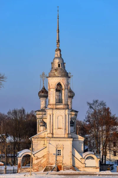 Schöne Kirche Ufer Des Flusses Wologda Licht Der Untergehenden Sonne — Stockfoto