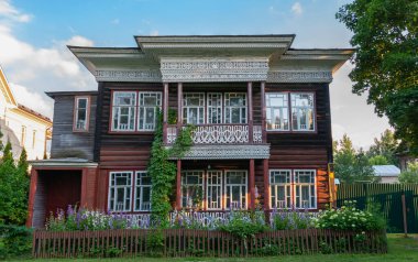 Rusya, Vologda 'da güzel ahşap bir ev.