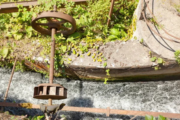 Het ontwerp van een oude waterkrachtcentrale — Stockfoto