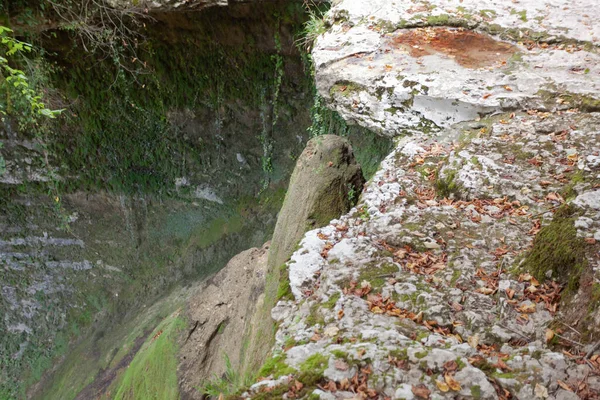 Le sommet de la cascade asséchée — Photo