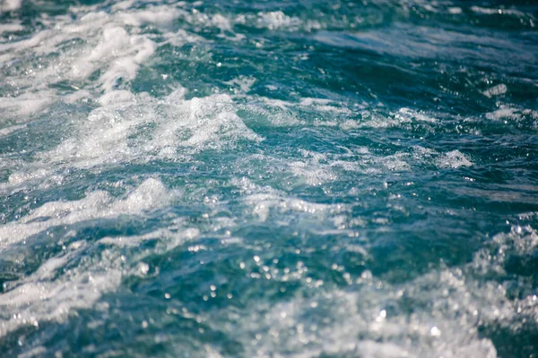 거품이 있는 바다 물결 — 스톡 사진