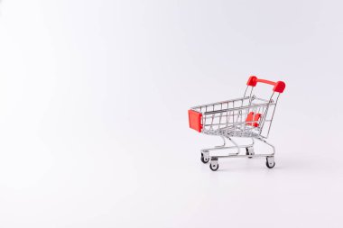 kırmızı süpermarket mini tramvay
