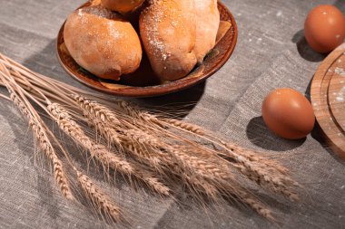 Ev yapımı turtaların olduğu kartpostal, kopyalama alanı, arka plan olarak kullan