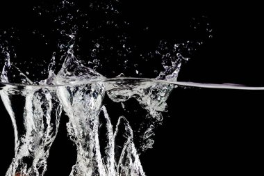 Sudaki hava kabarcıkları siyah arkaplanda, metnin altında