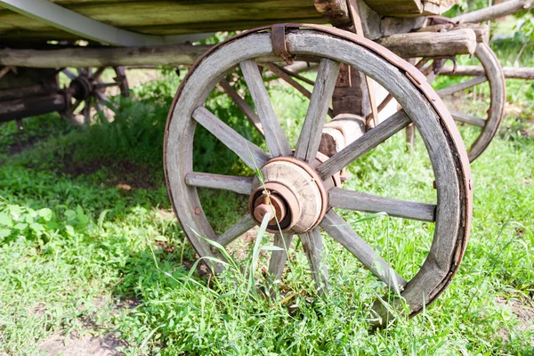 Vintage wheel carts, life in the village — Stock Photo, Image