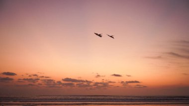 Güzel gün batımı gökyüzü bulutlu