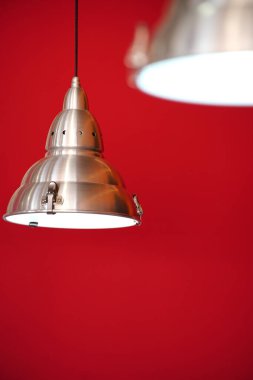 Boyalı alüminyumdan yapılmış izole edilmiş tavan lambası.