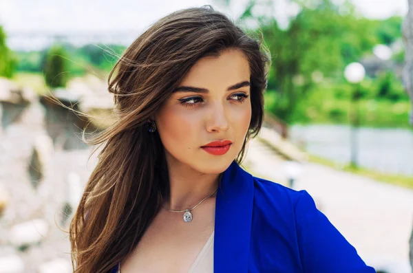 güzel seksi kadın açık havada genç yüzü