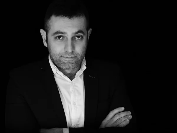 güzel genç adamın yüzünü siyah beyaz portre
