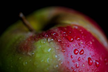 Masada taze meyve var.