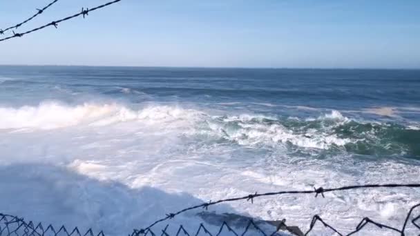 Výhled Mořskou Krajinu Útesu Jednoho Dne Drsným Mořem Velkými Vlnami — Stock video