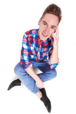 checked tişörtlü adam