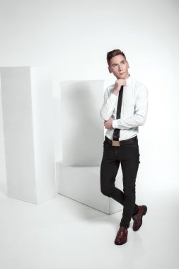 yakışıklı genç işadamı