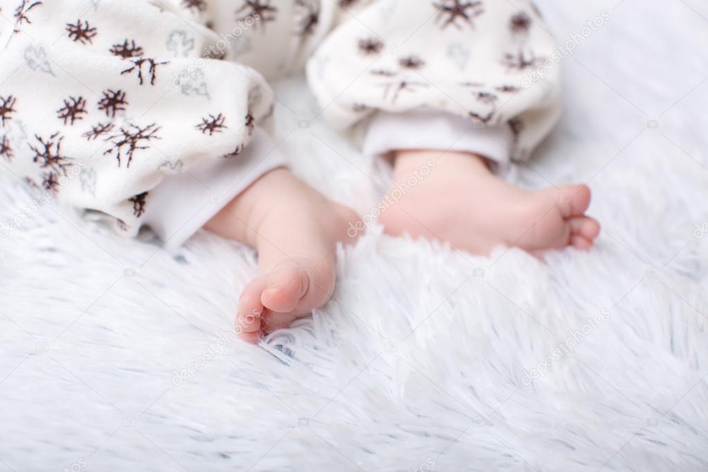 newborn baby feet 