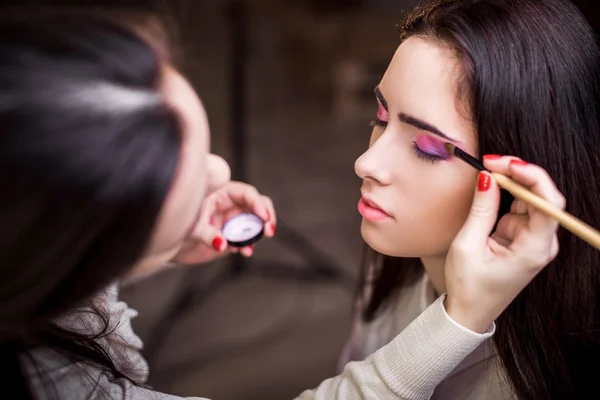 Makeup artist apply makeup — Stock Photo, Image