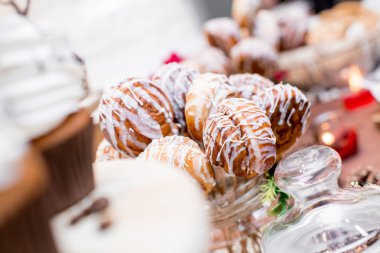 çikolata kahverengi renk