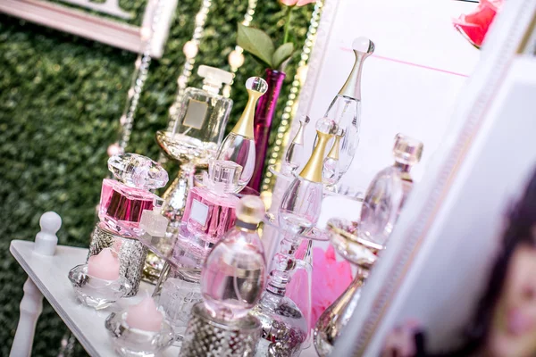 Frascos de perfume de luxo — Fotografia de Stock