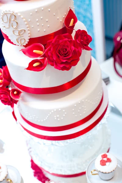 Hermoso pastel de boda — Foto de Stock