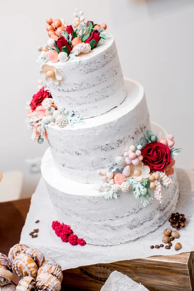 Beautiful wedding cake — Stock Photo, Image