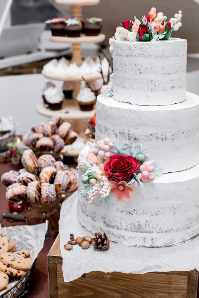 Beautiful wedding cake — Stock Photo, Image