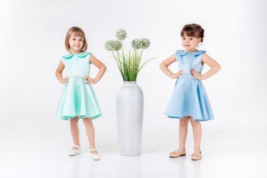 küçük kızları Prenses giyinmiş