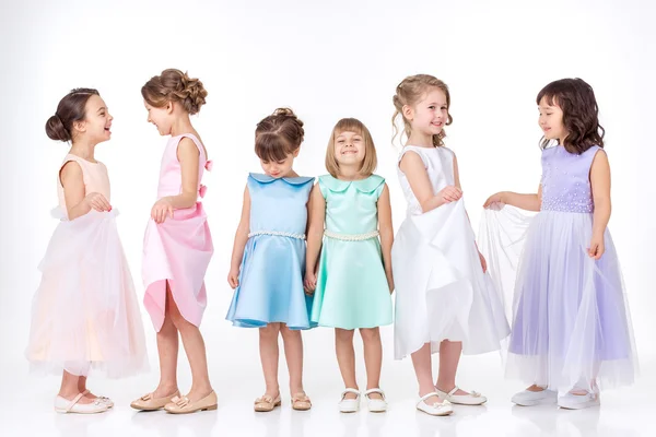 Petites filles en robes de princesses — Photo