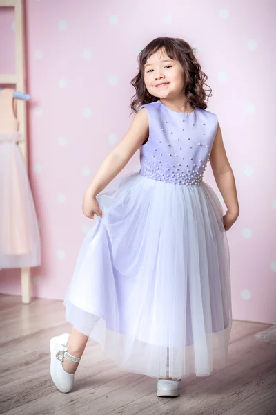 Bambina in abito da principessa — Foto Stock