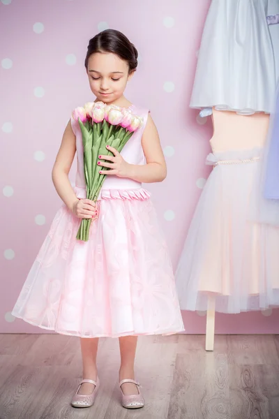 Petite fille en robe de princesse — Photo