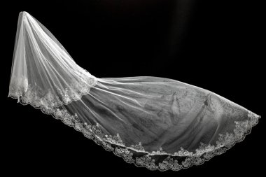 siyah arka plan üzerine peçe 