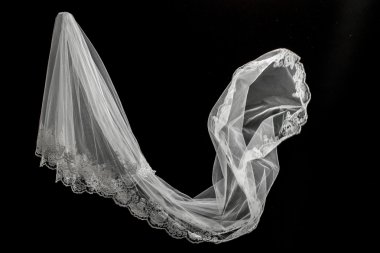 siyah arka plan üzerine peçe 