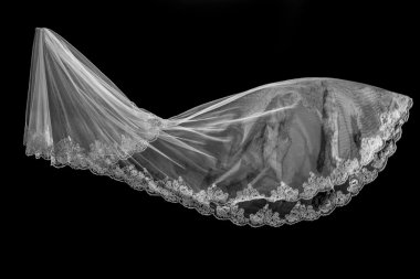 siyah arka plan üzerine peçe 